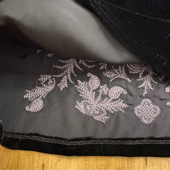 IvyJane Women’s Mini Skirt Velvet Embroidered Embellished beautiful unique small - Picture 3 of 13